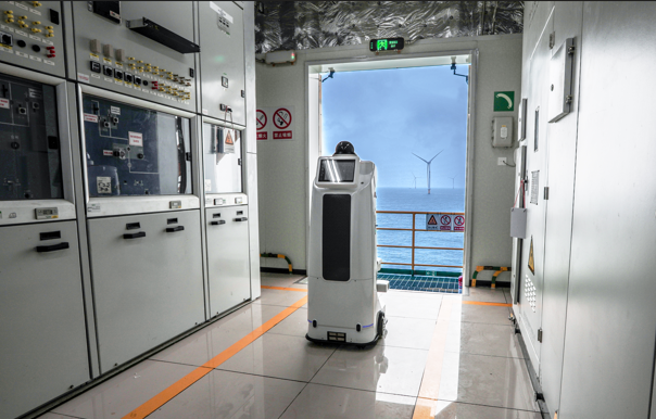 国内海上风电升压站迎来首个智能轮式巡检机器人